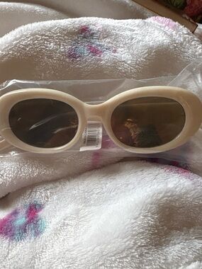 Cream Oval Retro Sunglasses